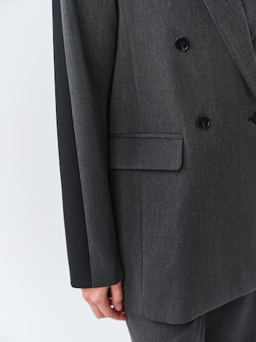 Blazer di MB by Marta Buzolic in grigio