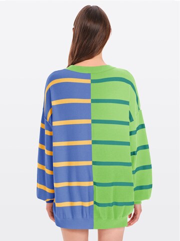 Imily Bela - Sudadera en azul: atrás