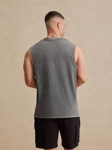 DAN FOX APPAREL Top 'Lucian' in Grau