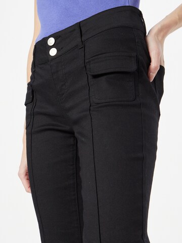 Flared Pantaloni di NLY by Nelly in nero