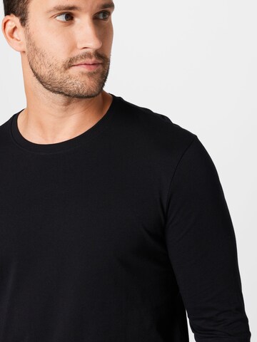 Maglietta di UNITED COLORS OF BENETTON in nero