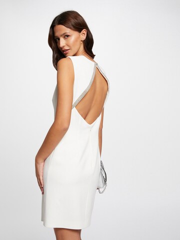 Morgan Καλοκαιρινό φόρεμα σε λευκό