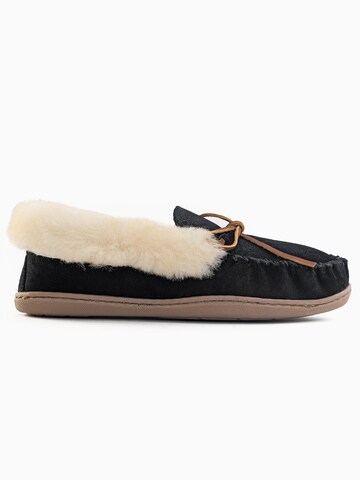 Minnetonka Мокасины 'Alpinsheepskin' в Черный