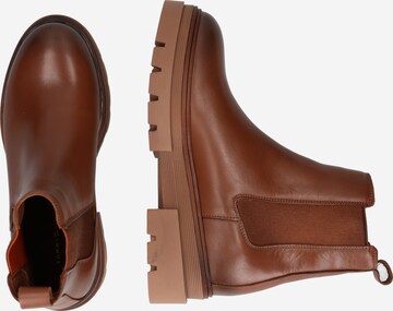 TOMMY HILFIGER Chelsea Boots in Braun