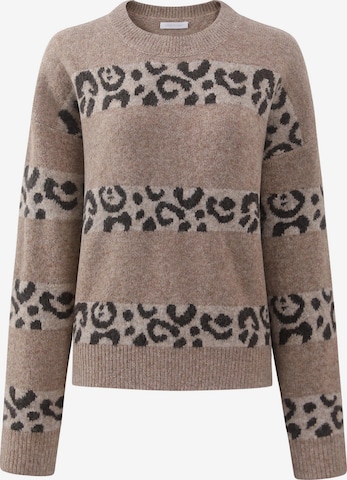 SASSYCLASSY Sweater in Brown: front