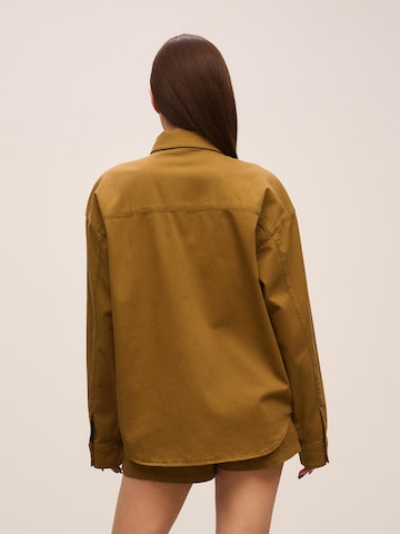 ORIMEI by Victoria Swarovski Μπλούζα σε καφέ