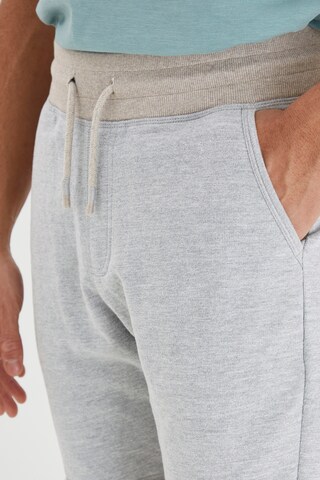 Regular Pantalon 'JULIO' BLEND en gris