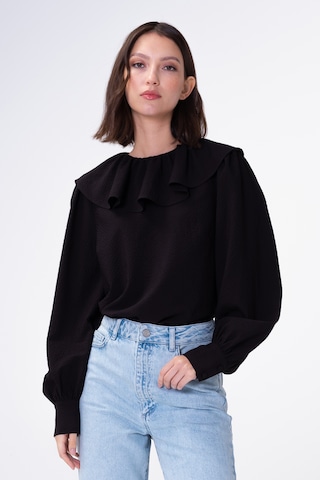 Aligne Blouse in Black: front