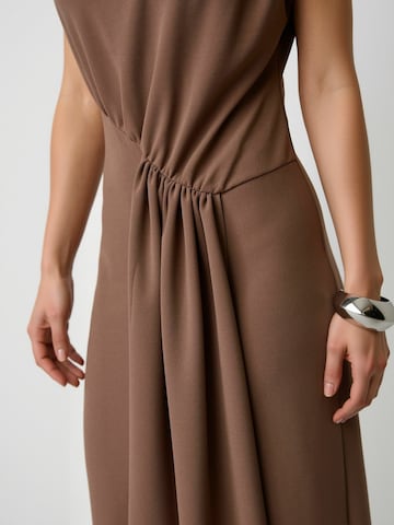 co'couture - Vestido ' FalconCC Pleat ' en marrón