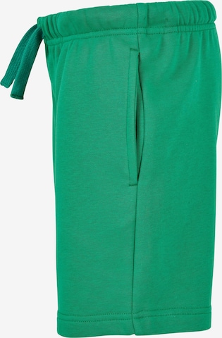 Urban Classics Regular Pants in Green