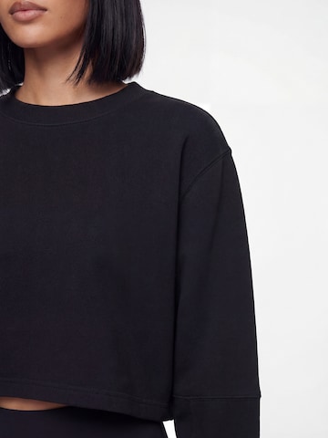 V!BE STUD!OS Футболка в Черный