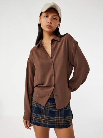 Koton Blouse in Bruin: voorkant