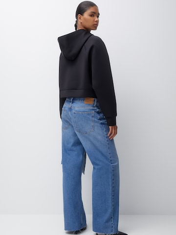 Hanorac de la Pull&Bear pe negru