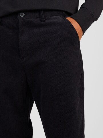 MELA Regular Trousers in Black