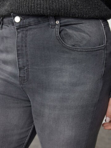 Skinny Jean Trendyol Curve en gris