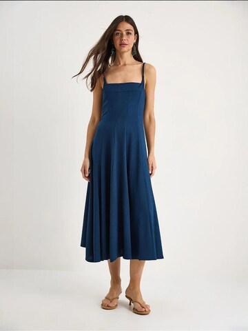 Robe Bianco Lucci en bleu : devant