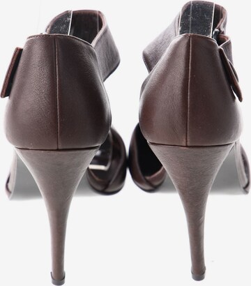 AKRIS punto High Heels & Pumps in 39 in Brown