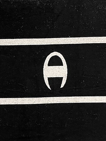 Champion Towel 'Logo' in Black