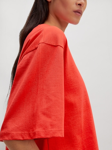 Tricou 'Enzo' de la EDITED pe roșu