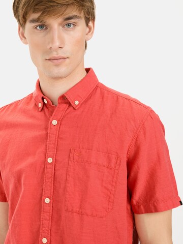 CAMEL ACTIVE Regular Fit Kurzarmhemd aus einem Baumwoll-Leinenmix in Rot