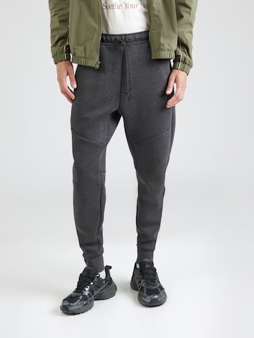 Nike Sportswear Tapered Hose 'TCH FLC' in Grau: Vorderseite