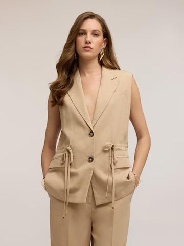 MOTIVI - Chaleco para traje en beige