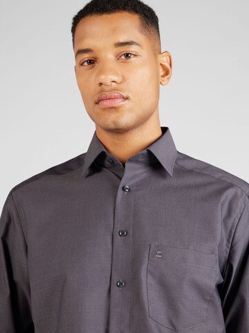 Coupe slim Chemise business 'Luxor' OLYMP en noir