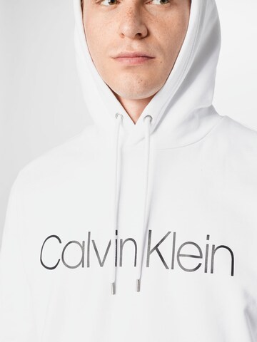 Sweat-shirt Calvin Klein en blanc