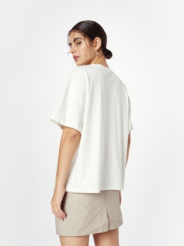WRANGLER Koszulka 'GIRLFRIEND' w kolorze biały