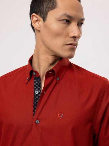 Coupe regular Chemise By Diess Collection en rouge