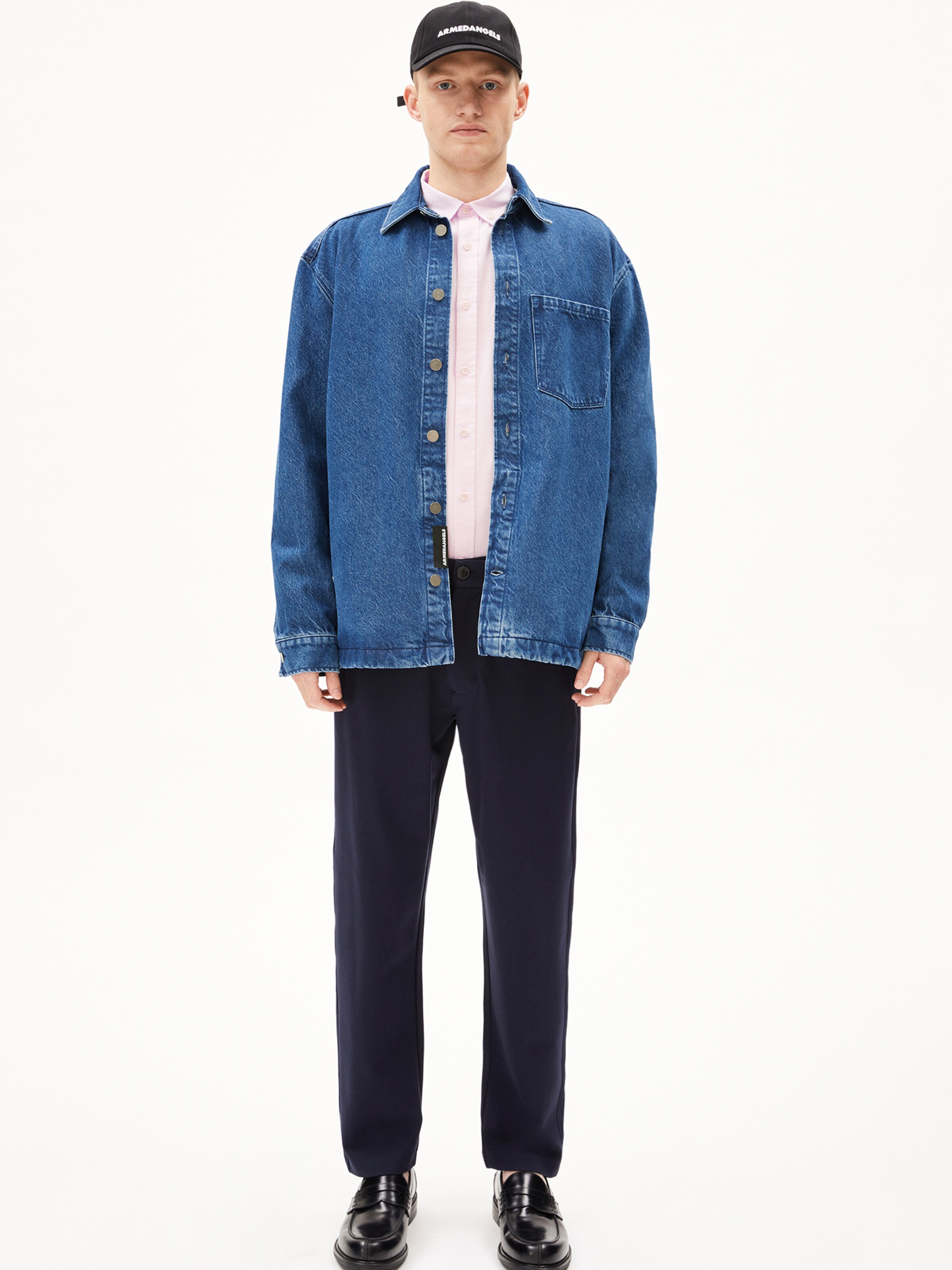 Effilé Pantalon 'Taarno' ARMEDANGELS en bleu : devant