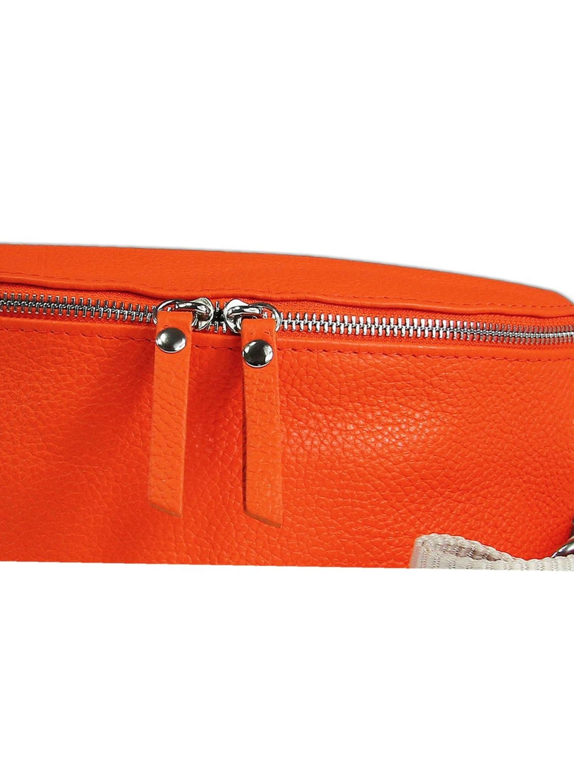 Florence Heuptas in Oranje