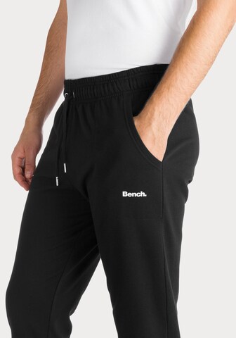 BENCH Tapered Hose in Schwarz