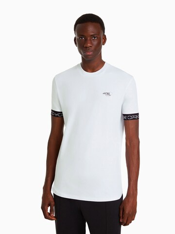 T-Shirt Bershka en blanc : devant