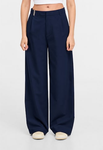2Y Studios - Pierna ancha Pantalón plisado en azul: frente