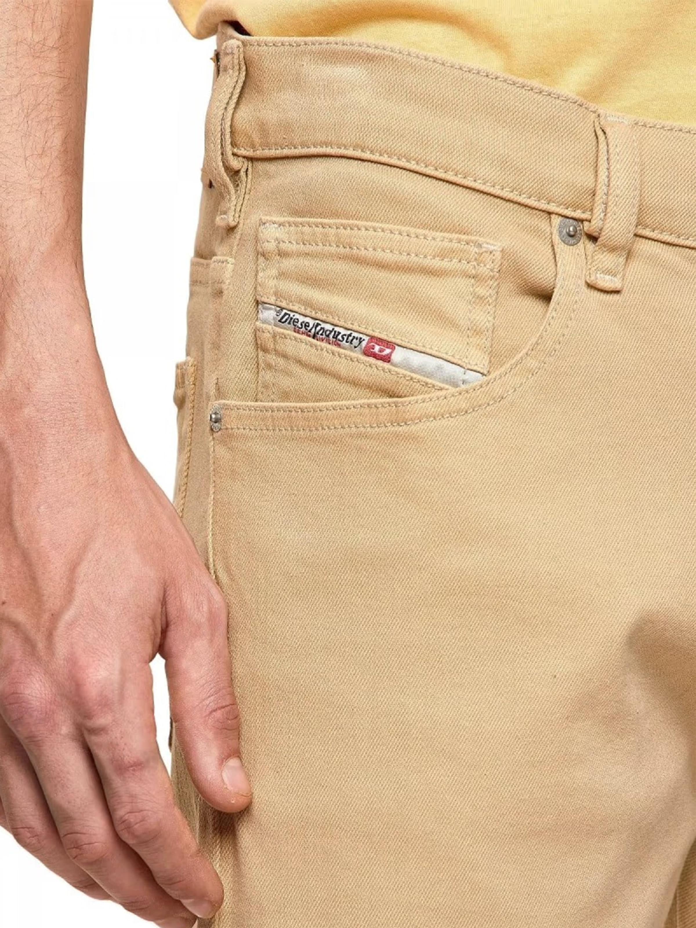 regular Jeans 'D-YENNOX' di DIESEL in beige