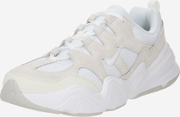 Baskets basses 'TECH HERA' Nike Sportswear en blanc : devant