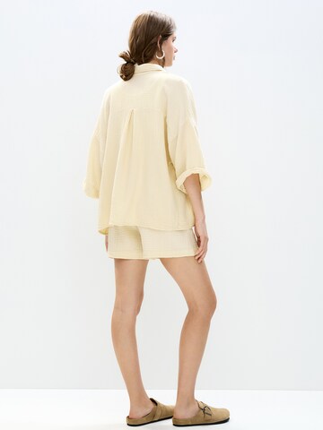 Chemisier Pull&Bear en jaune