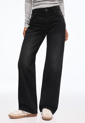 Wide leg Jeans di Bershka in nero: frontale