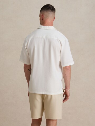 DAN FOX APPAREL - Ajuste regular Camisa 'Ryan' en blanco