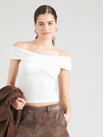 Top 'Marion' de la ABOUT YOU pe alb: față