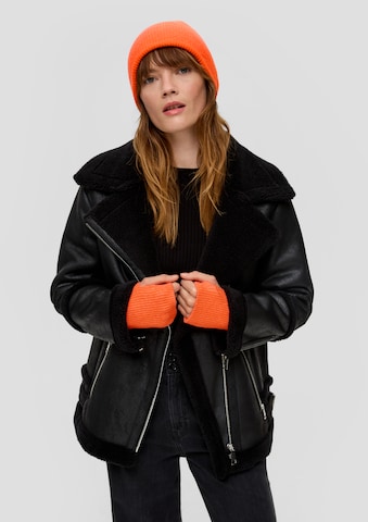 s.Oliver Beanie in Orange: front