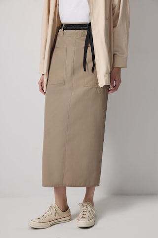 Touche Prive Skirt in Beige: front