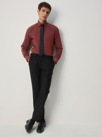 Next Regular Fit Hemd mit Krawatte in Braun