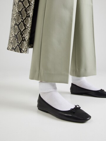 SOAKED IN LUXURYWide Leg/ Široke nogavice Hlače 'Corinne' - zelena boja