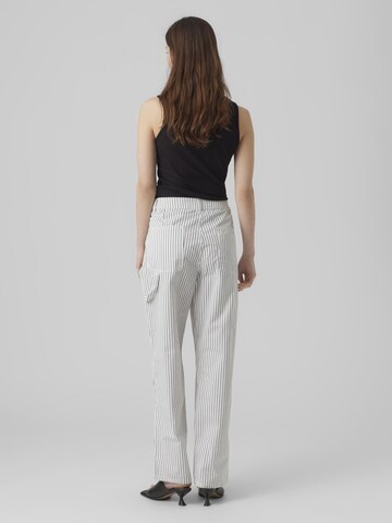 Regular Pantalon 'Carly' VERO MODA en blanc