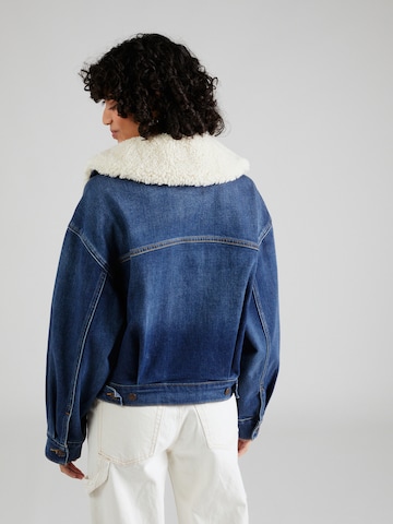 LEVI'S ®Prijelazna jakna 'Warm Baby Bubble Trucker' - plava boja