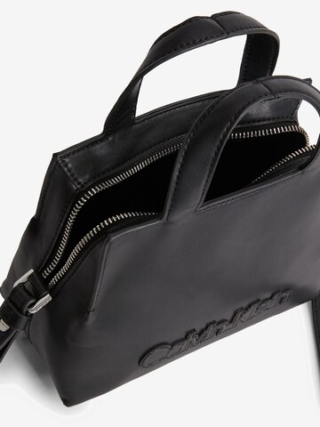 Calvin Klein Handtasche 'Neat' in Schwarz