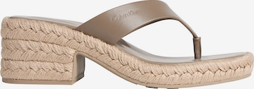 Tongs 'Beta' Calvin Klein en gris : devant