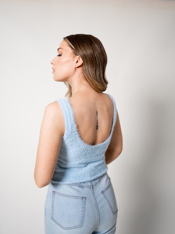 UNFOLLOWED x ABOUT YOU Top 'COZY' in Blauw: terug